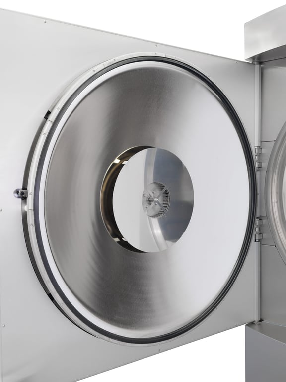 Offene Tür eines Systec Autoklav mit integriertem Ultracooler