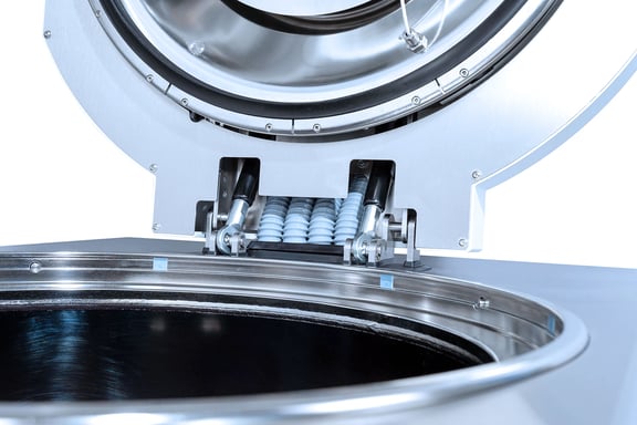 Innovativer Schließring-Deckel für sicheres Verschließen der Systec Autoklaven